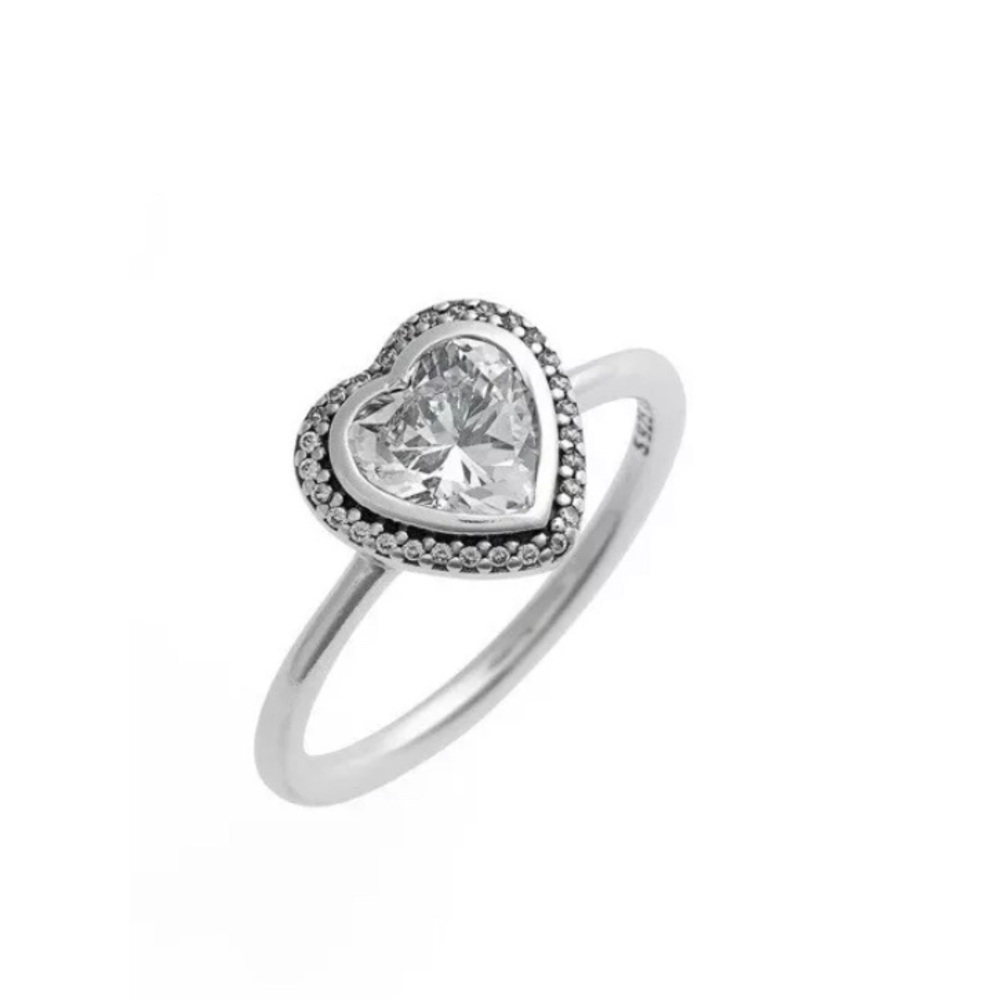 🌈SALE! NWOT Pandora Sparkling Love Heart Ring